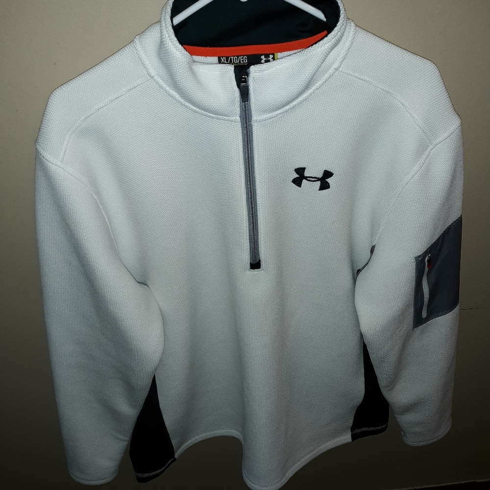 Under armour half zip long sleeve shirt. Size XL